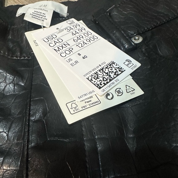 NWT H&M Faux Black Leather Straight Leg Pants Womens Size 8 😻 - Picture 4 of 6